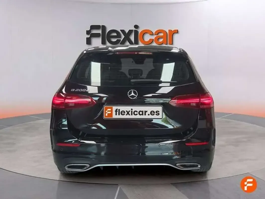 Usado Mercedes B200 150 CV (110 kW) 2023 Negro Utilitario