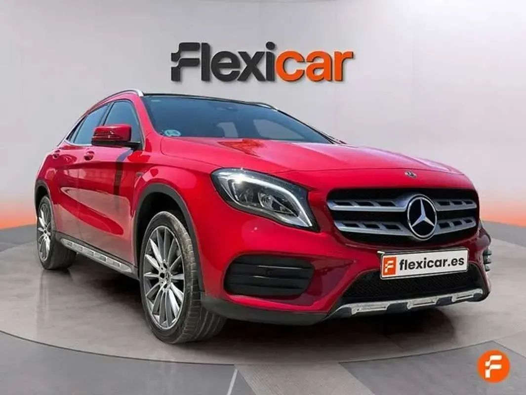 Usado Mercedes GLA200 156 CV (114 kW) 2020 Rojo SUV