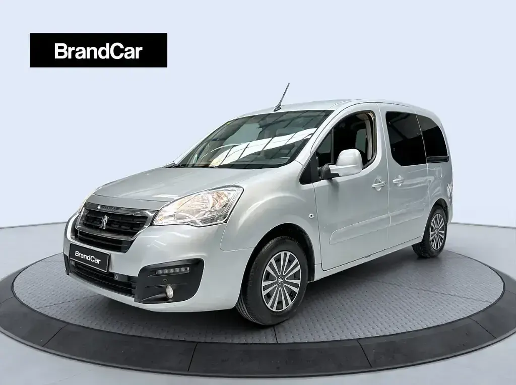 Usado Peugeot Partner Tepee Active 100 CV (73 kW) 2018 Gris Monovolumen