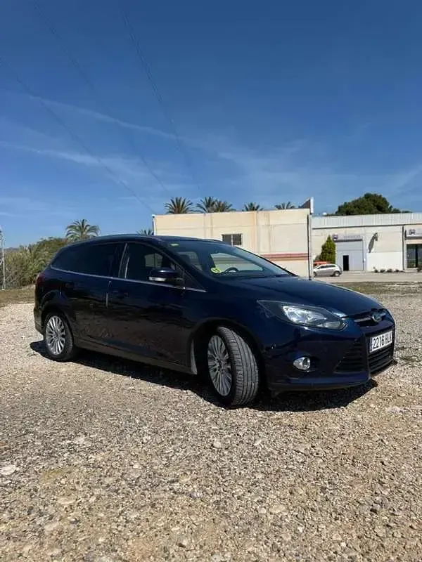 Usado Ford Focus Titanium 114 CV (83 kW) 2012 Azul Familiar