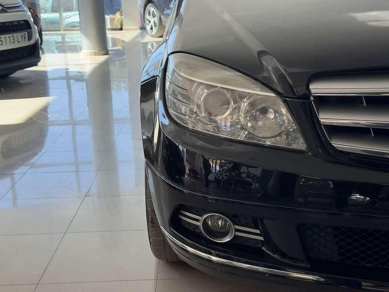 Usado Mercedes C220 170 HP (125 kW) 2010 Preto Sedan