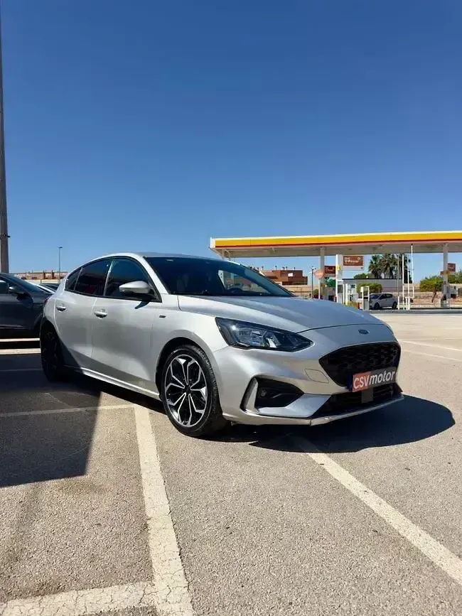 Używany Ford Focus ST-Line X 125 KM (91 kW) 2022 Szary Sedan/Limuzyna
