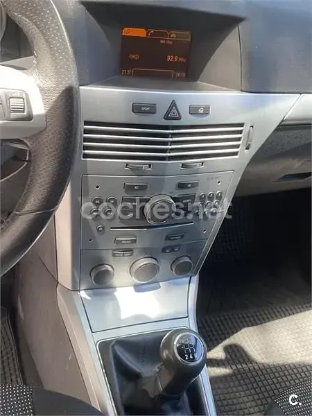Usado Opel Astra GTC Sport 110 CV (80 kW) 2008 Gris / plata Berlina