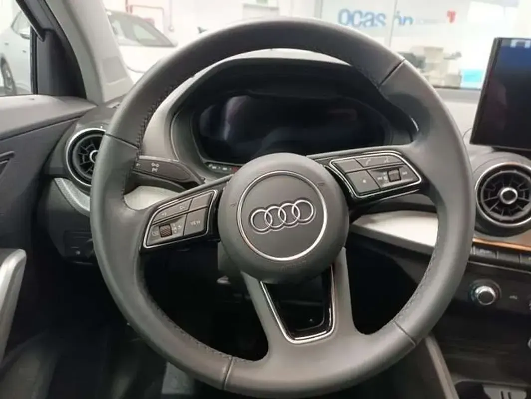 Usado Audi Q2 116 CV (85 kW) 2025 Plateado SUV