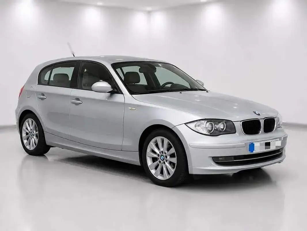 Usado BMW 120 177 CV (130 kW) 2009 Gris Utilitario