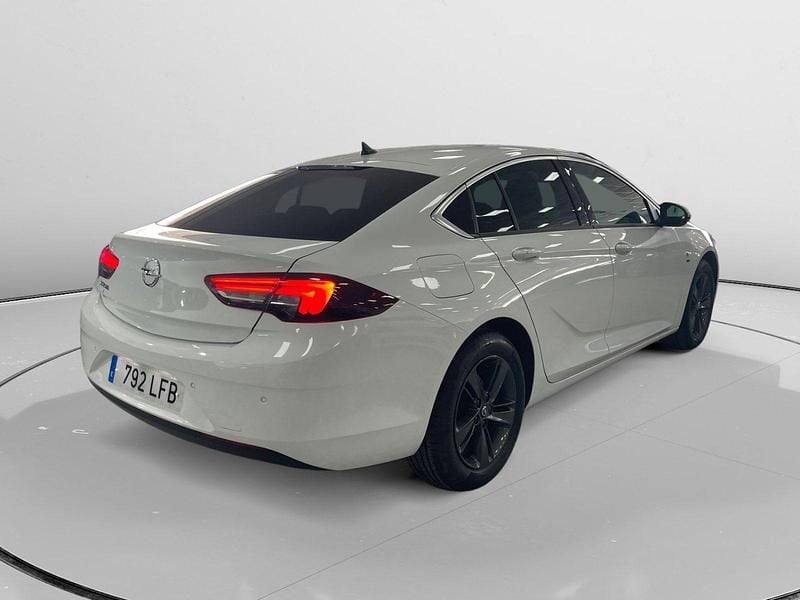Usado Opel Insignia 141 CV (103 kW) 2020 Blanco Berlina