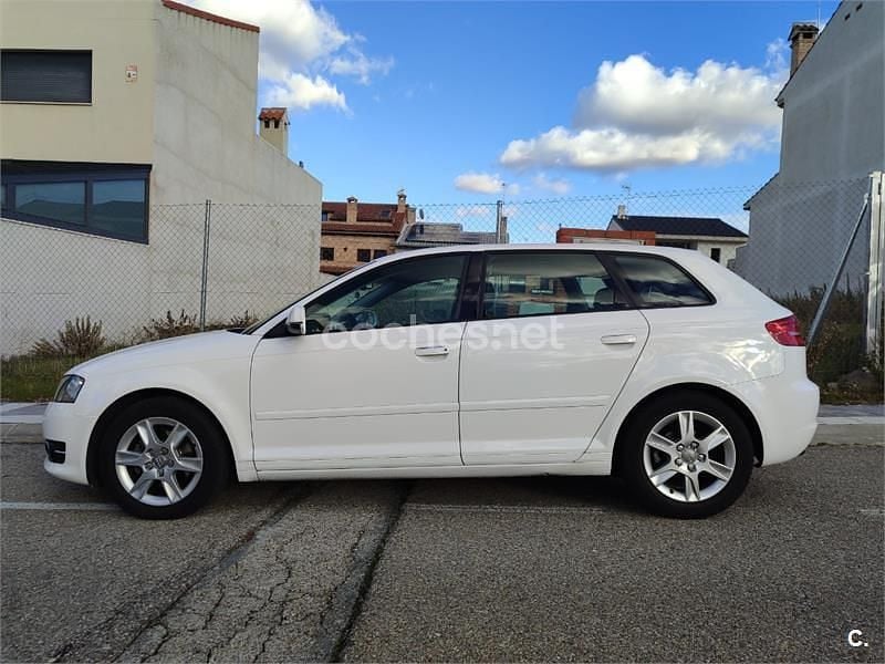 Blanco Usado 2013 Audi A3 Ambiente Berlina | 6500 € (Buen precio) - Imagen 1/4