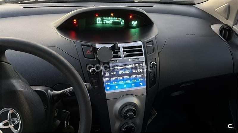 Usado Toyota Yaris 90 CV (66 kW) 2008 Gris / plata Utilitario