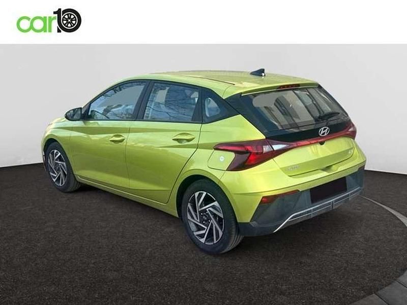 Usado Hyundai i20 84 CV (61 kW) 2024 Amarillo Utilitario