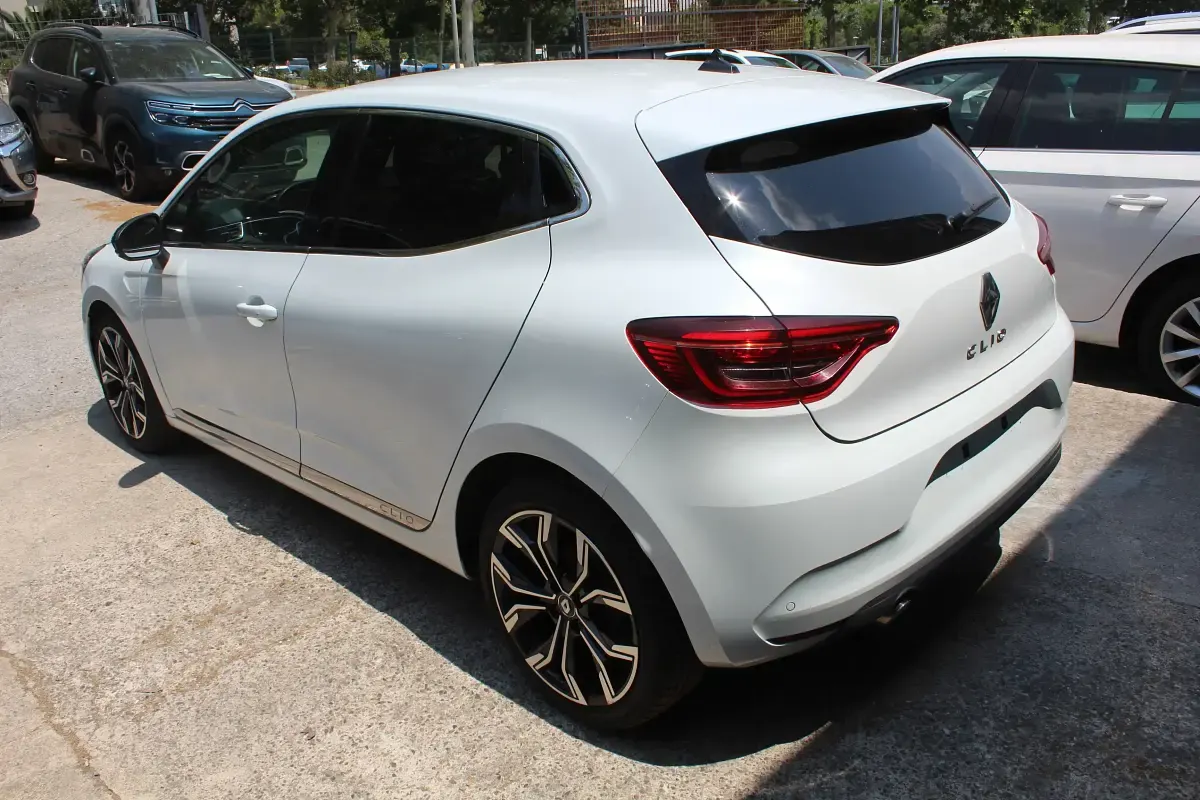 Usado Renault Clio RS Line 91 CV (66 kW) 2021 Blanco Utilitario