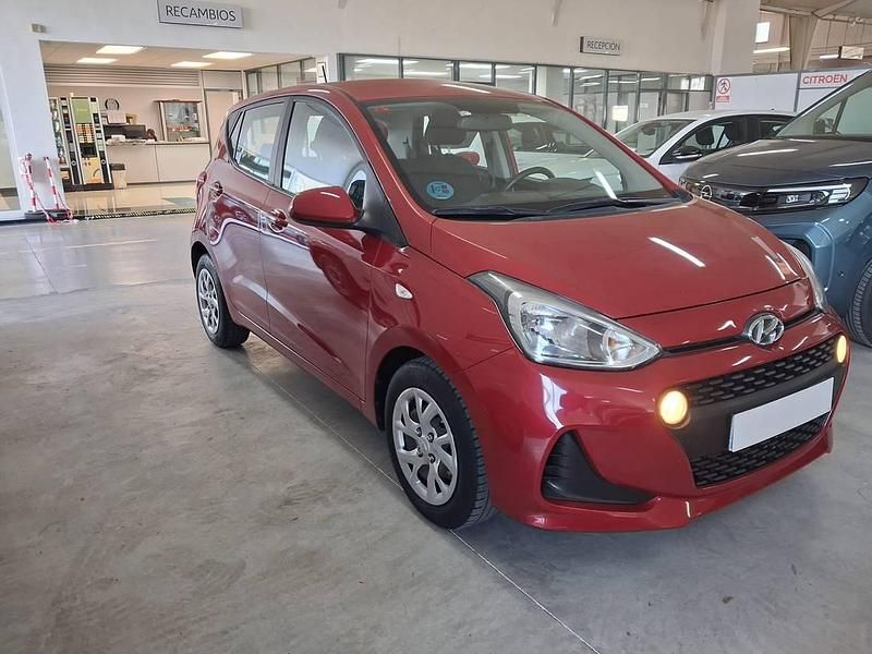 Usado Hyundai i10 67 CV (49 kW) 2020 Rojo Utilitario
