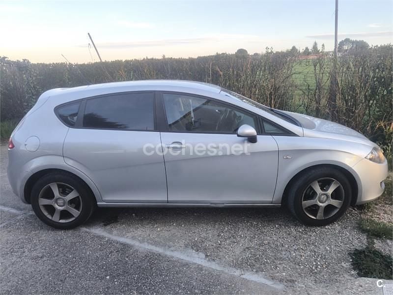 Usado Seat Leon Stylance 105 CV (77 kW) 2005 Gris / plata Utilitario