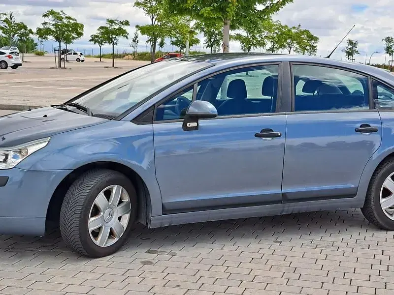 Usado Citroën C4 110 CV (80 kW) 2007 Gris / plata Berlina