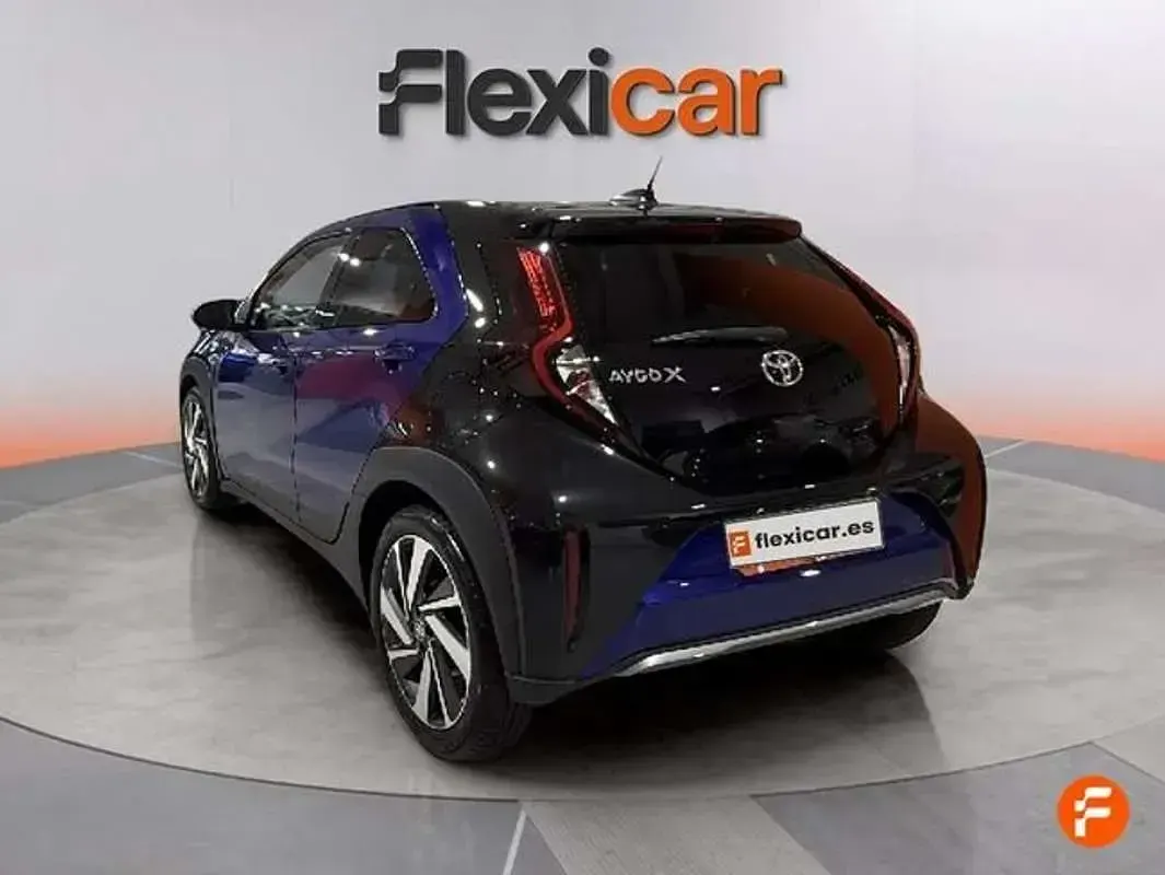 Usado Toyota Aygo X-play 72 CV (52 kW) 2022 Azul Utilitario