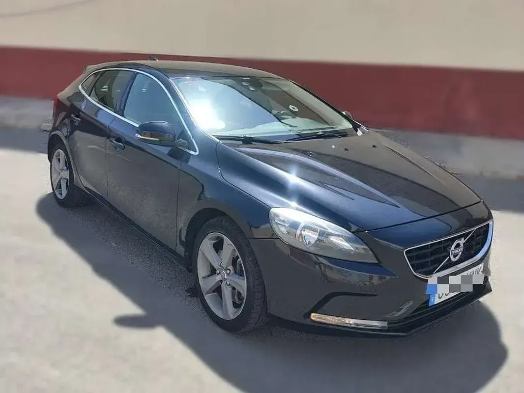 Usado Volvo V40 Kinetic 150 CV (110 kW) 2012 Negro Utilitario