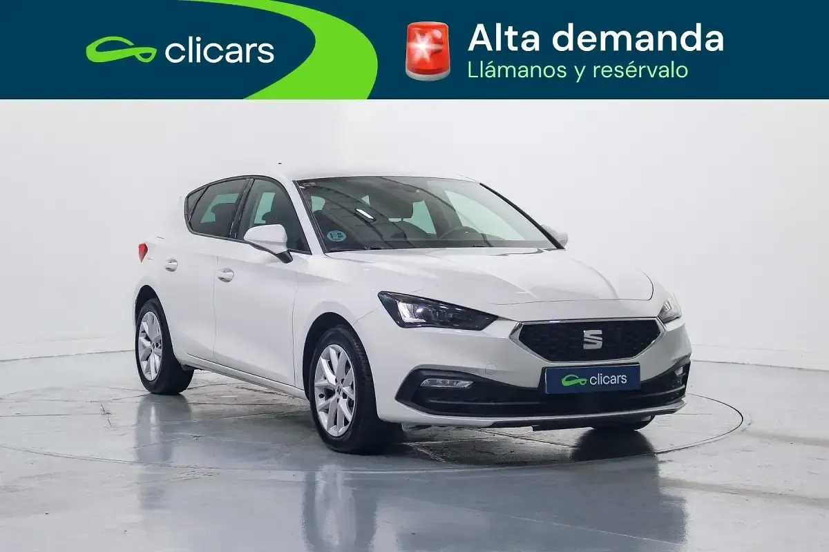 Usado Seat Leon Style 150 CV (110 kW) 2021 Blanco Berlina