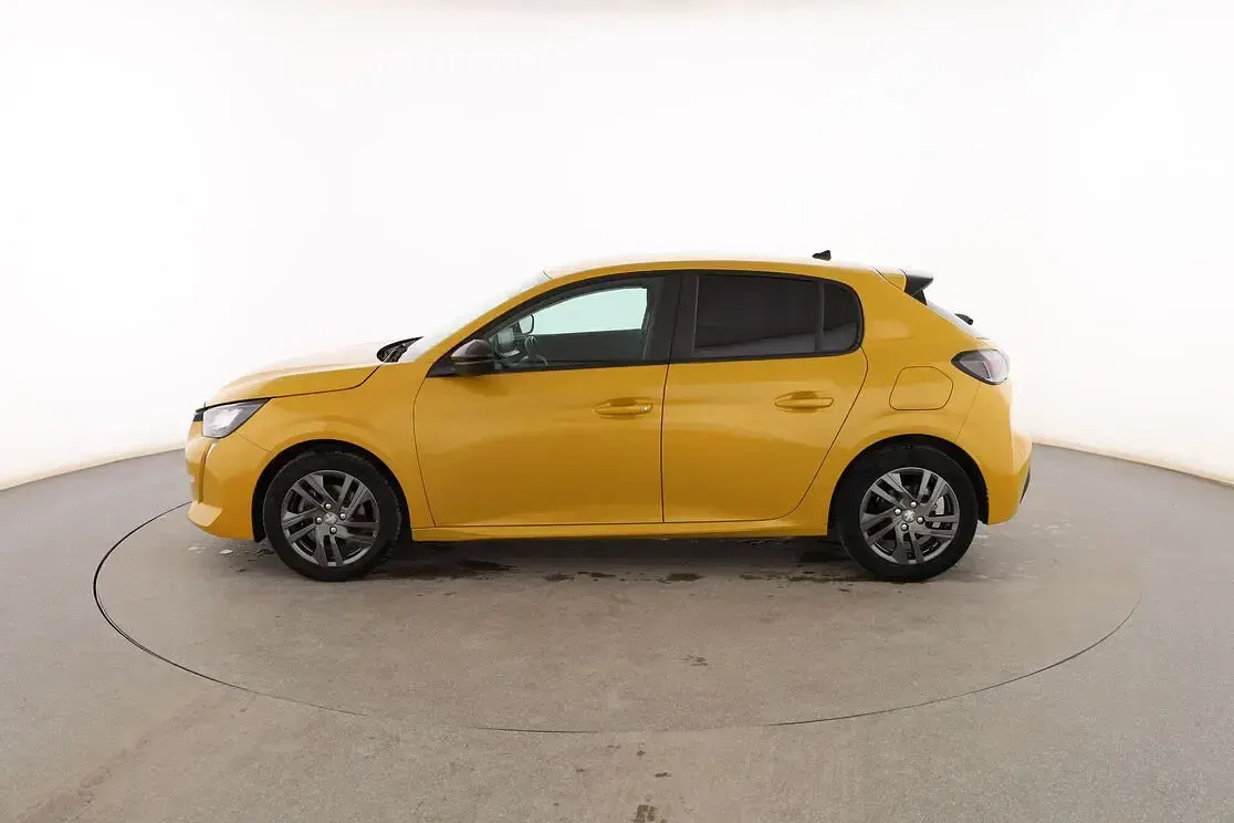 Usado Peugeot 208 Active 101 CV (74 kW) 2021 Amarillo Utilitario