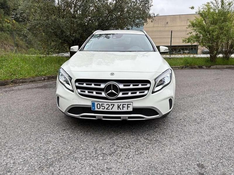 Usado Mercedes GLA180 Urban 122 CV (89 kW) 2018 Blanco SUV