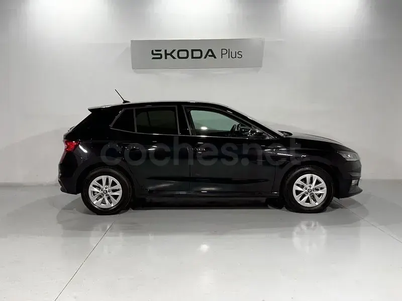Usado Skoda Fabia Selection 95 CV (69 kW) 2025 Negro Utilitario