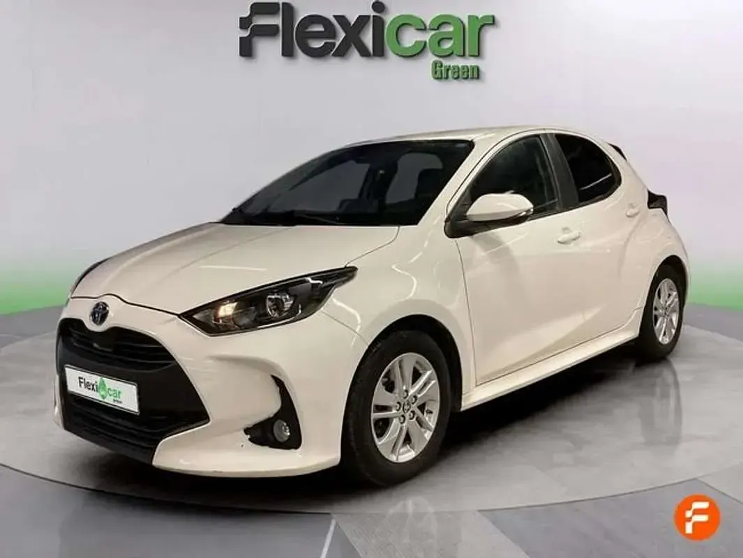 Używany Toyota Yaris Hybrid Business Edition 116 KM (85 kW) 2022 Biały Hatchback