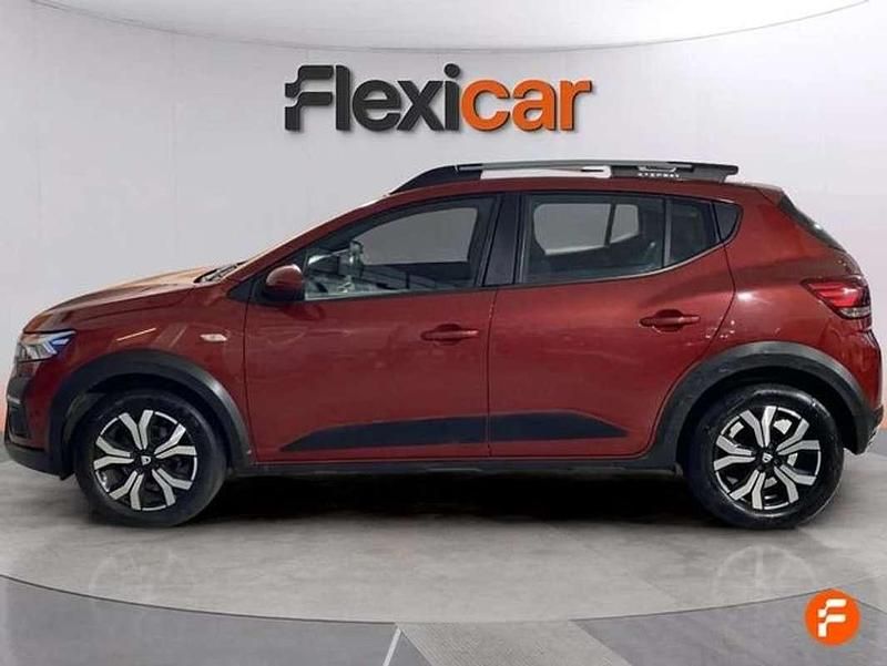 Usado Dacia Sandero Comfort 91 CV (66 kW) 2021 Burdeos Utilitario