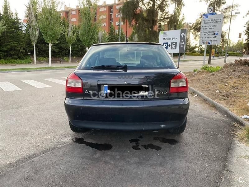 Usado Audi A3 Ambition 130 CV (95 kW) 2002 Negro Utilitario