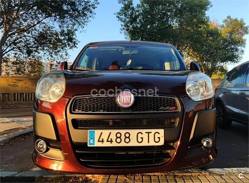 Usado Fiat Doblò Active 90 CV (66 kW) 2010 Granate Monovolumen