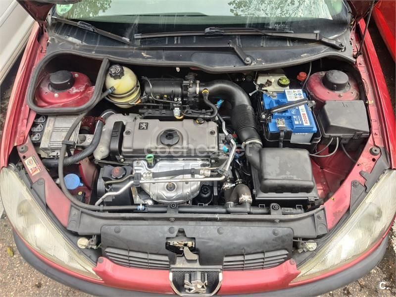Usado Peugeot 206 75 CV (55 kW) 2001 Granate Berlina