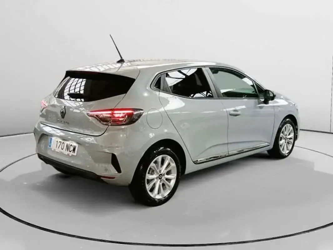 Usado Renault Clio Evolution 101 CV (74 kW) 2025 Gris Utilitario