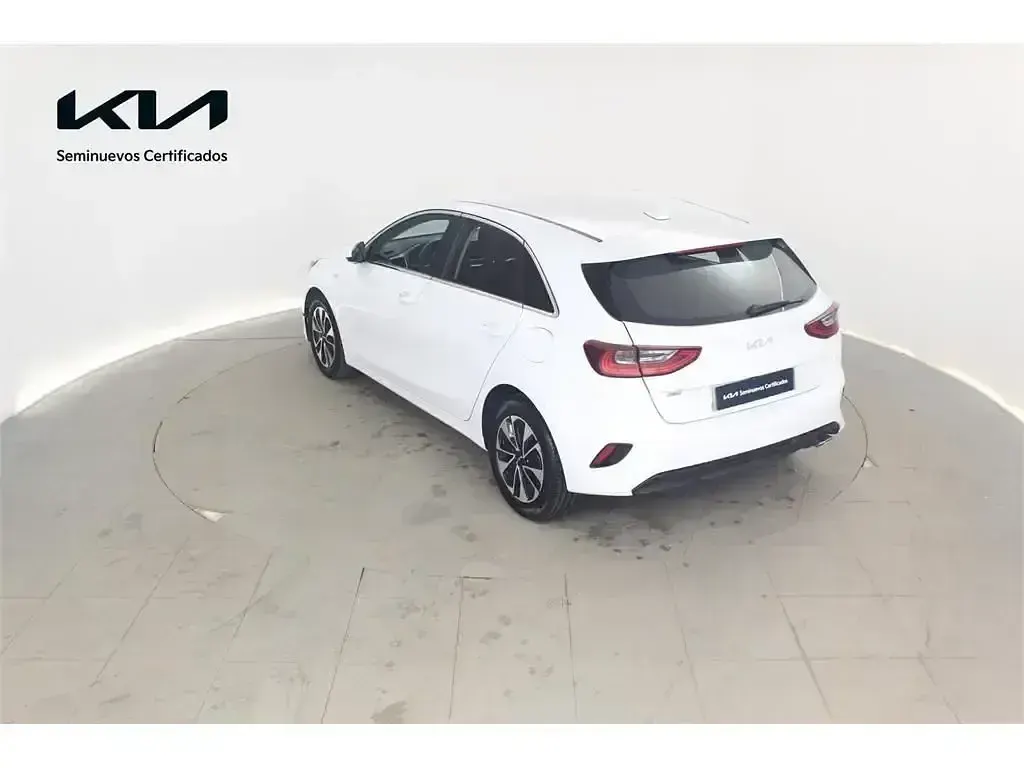 Usado Kia Ceed 100 CV (73 kW) 2025 Blanco Utilitario