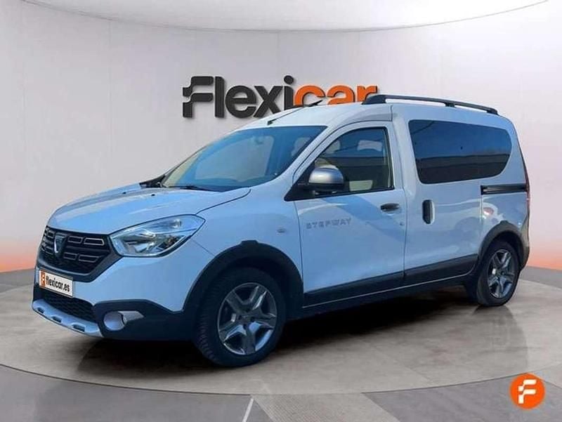 Usado Dacia Dokker Essentiel 131 CV (96 kW) 2020 Blanco Monovolumen