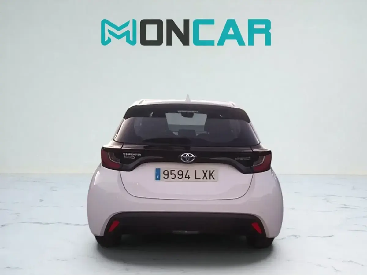 Usado Toyota Yaris Business Edition 116 CV (85 kW) 2021 Blanco Utilitario
