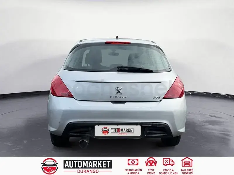 Usado Peugeot 308 Active 120 CV (88 kW) 2011 Gris / plata Berlina