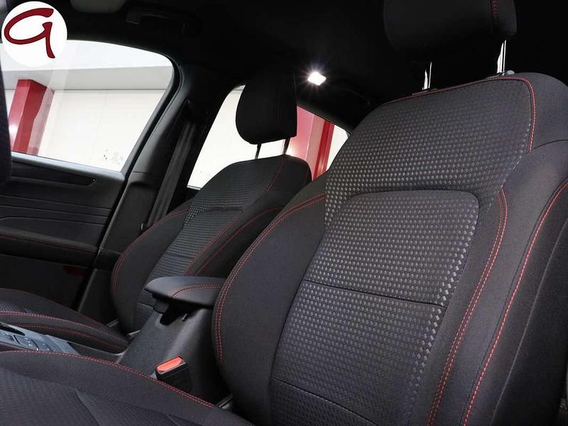 Usado Ford Kuga ST-Line 224 CV (164 kW) 2023 Plateado SUV