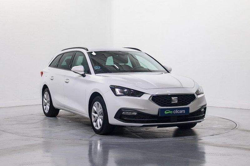 Usado Seat Leon Style 115 CV (84 kW) 2021 Blanco Familiar