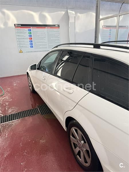 Usado Mercedes C180 120 CV (88 kW) 2015 Blanco Familiar