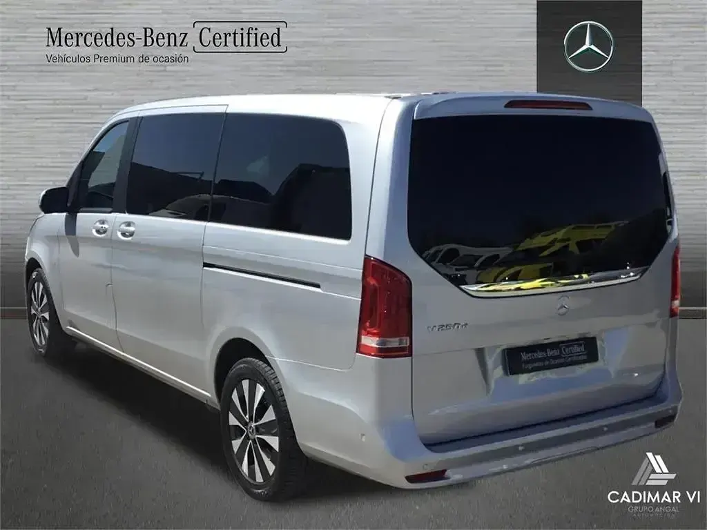 Usado Mercedes V250 190 CV (139 kW) 2023 Gris Monovolumen