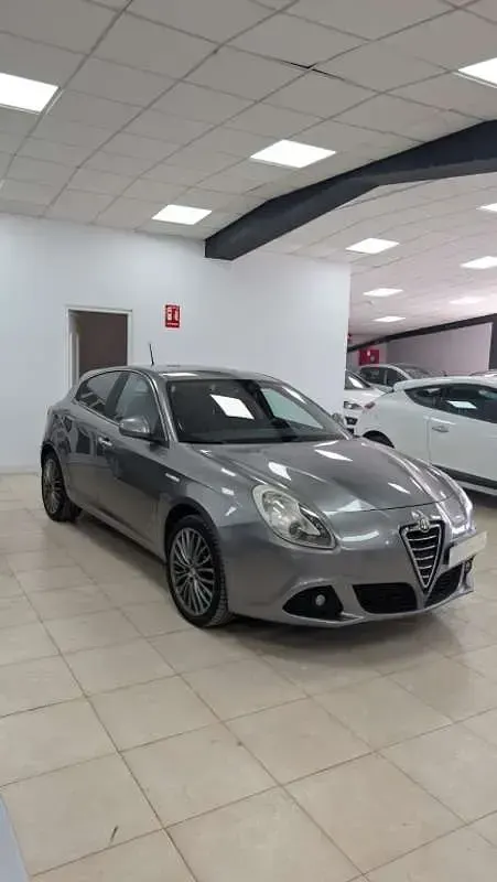 Usado Alfa Romeo Giulietta Distinctive 105 CV (77 kW) 2013 Negro Utilitario