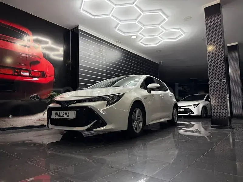 Usado Toyota Corolla Active 122 CV (89 kW) 2020 Blanco Berlina