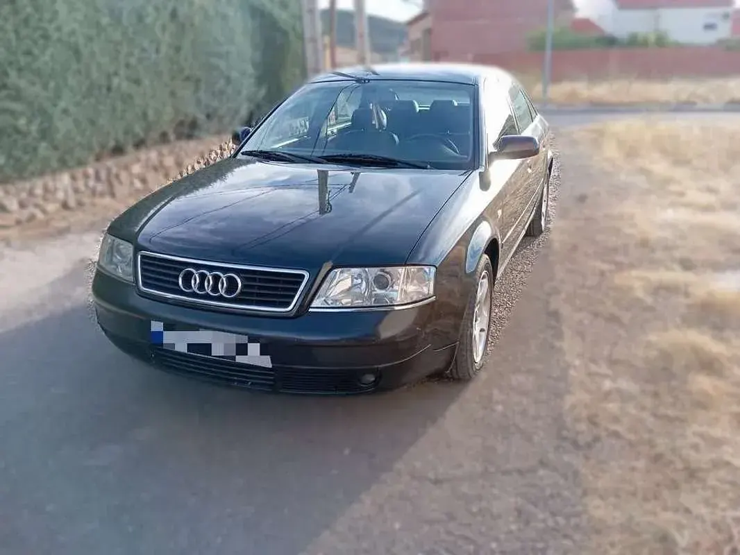 Usado Audi A6 150 CV (110 kW) 2001 Negro Berlina