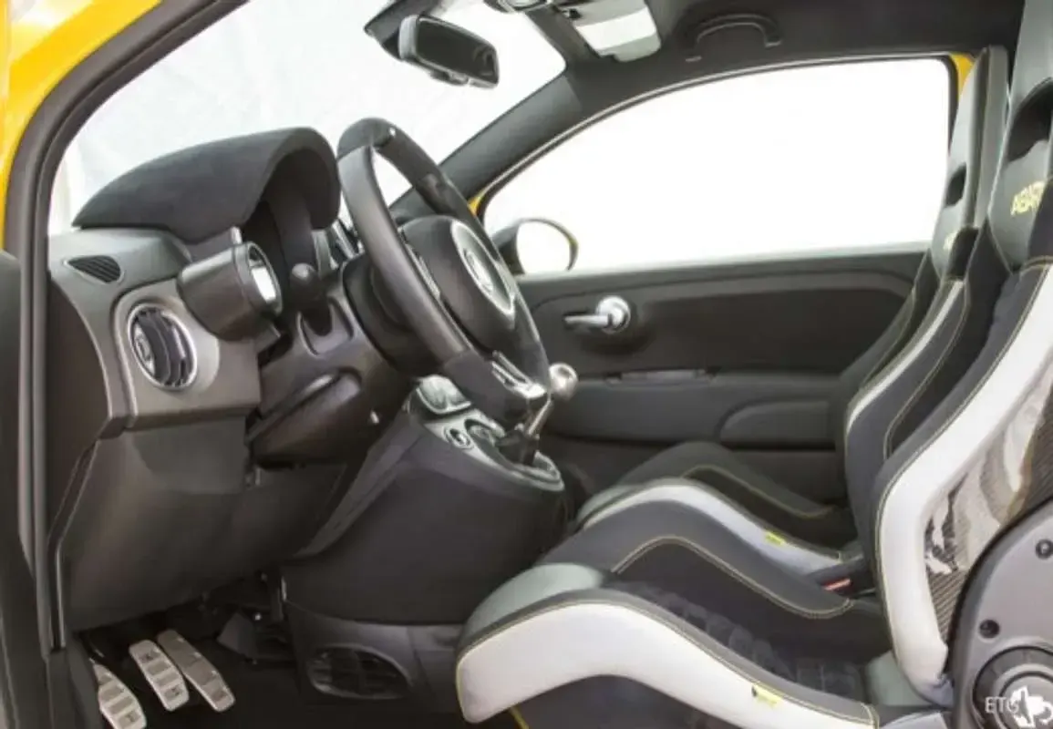 Usado Abarth 595 165 CV (121 kW) 2023 Gris Utilitario