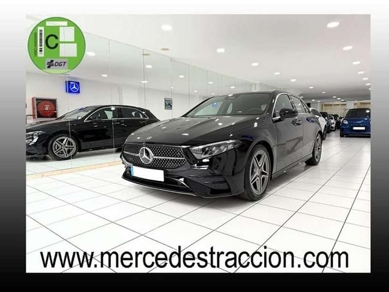 Usado Mercedes A180 116 CV (85 kW) 2024 Negro Utilitario