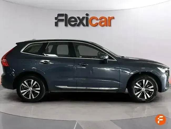 Käytetty Volvo XC60 Core 350 HP (257 kW) 2023 Sininen Katumaasturi