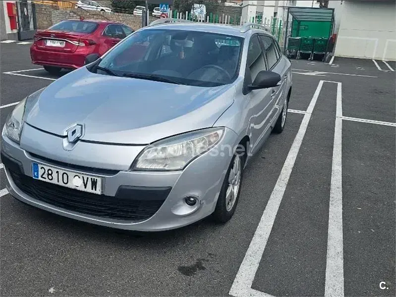 Usado Renault Mégane Dynamique 105 HP (77 kW) 2010 Cinzento Sedan
