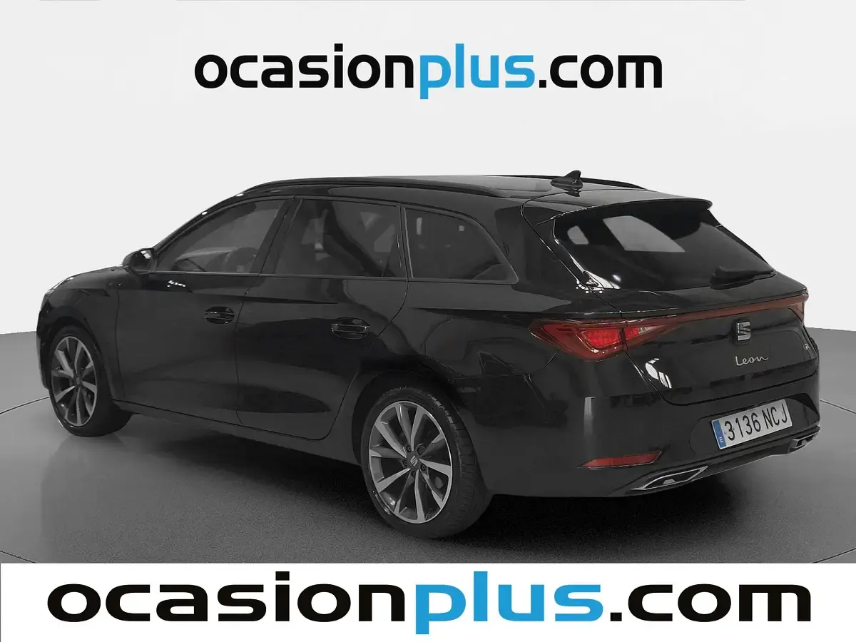 Usado Seat Leon FR 150 CV (110 kW) 2025 Negro Monovolumen