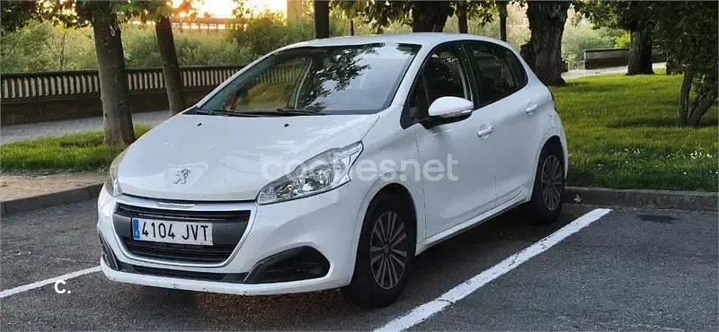 Usado Peugeot 208 Active 75 CV (55 kW) 2017 Blanco Utilitario