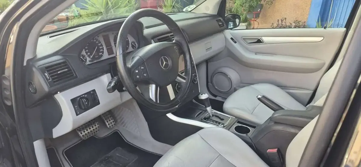 Usado Mercedes B200 139 CV (102 kW) 2006 Gris Monovolumen