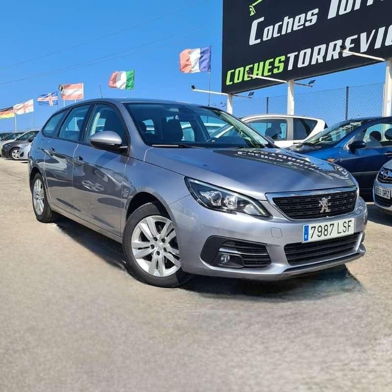 Usado Peugeot 308 Active 131 CV (96 kW) 2021 Gris Utilitario
