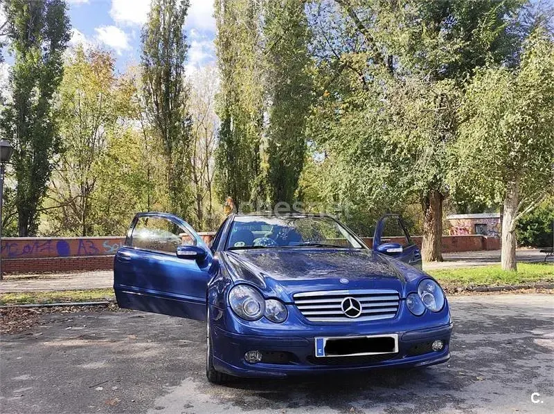 Usado Mercedes C320 218 CV (160 kW) 2003 Azul Berlina