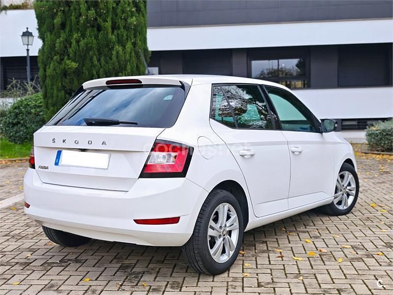 Usado Skoda Fabia Ambition 95 CV (69 kW) 2020 Blanco Berlina